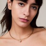 V by Laura Vann переименована в Laura Vann