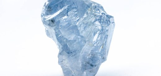 голубой алмаз весом 41,82 карата