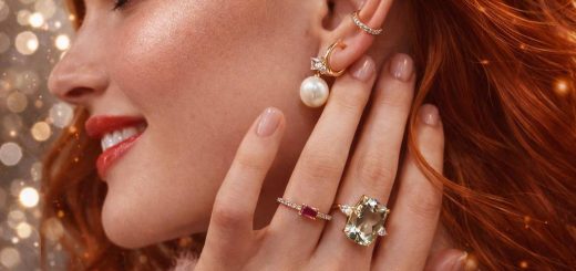 рыженькая девушка в жемчужных сережках