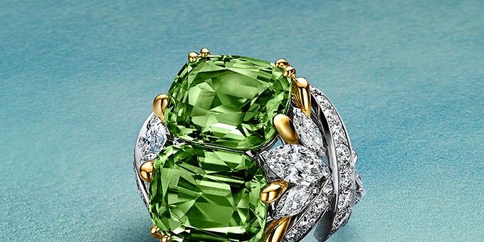 Кольцо Tiffany & Co. Petals с двумя перидотами общей массой 15,92 карата